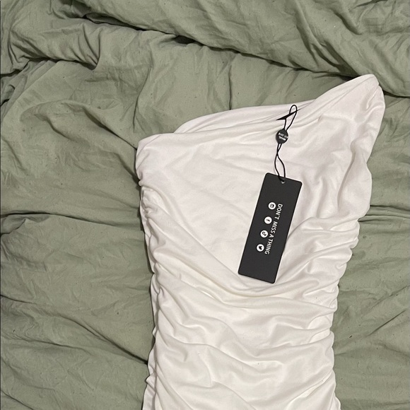 White one shoulder ruched dress size small - Picture 3 of 6